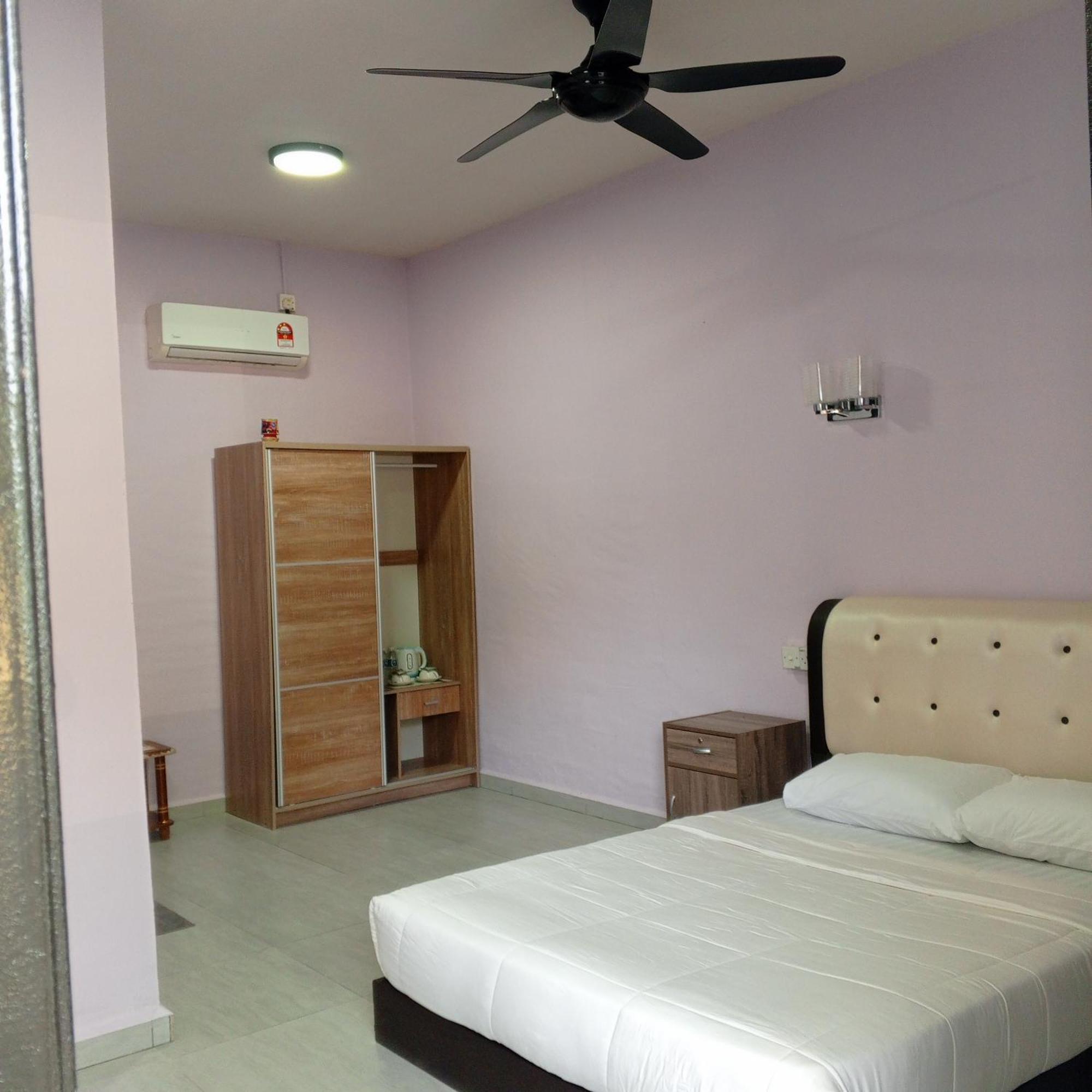 Sukau Tomanggong View Bed & Breakfast Pokoj fotografie